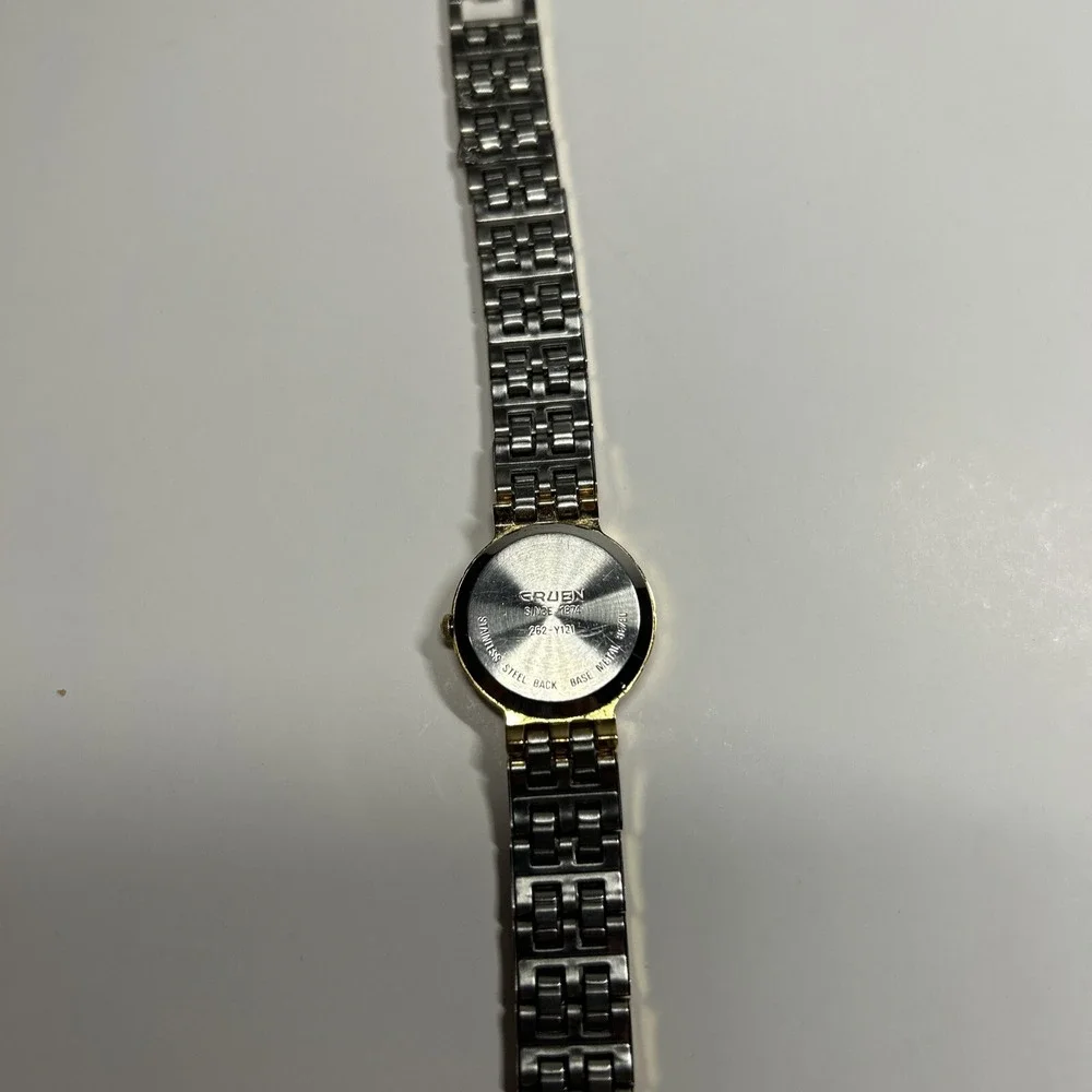 womens vtg 80s Gruden Gold Tone Watch Black Face Diamond Chip‎